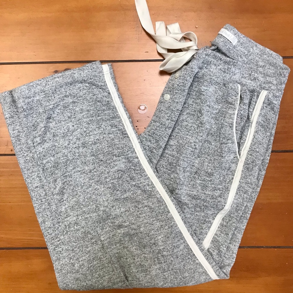 ABERCROMBIE AND FITCH GREY SWEATPANTS